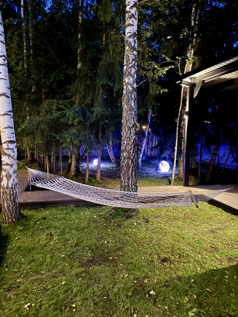 Частный Дом с Верандой в Лесу