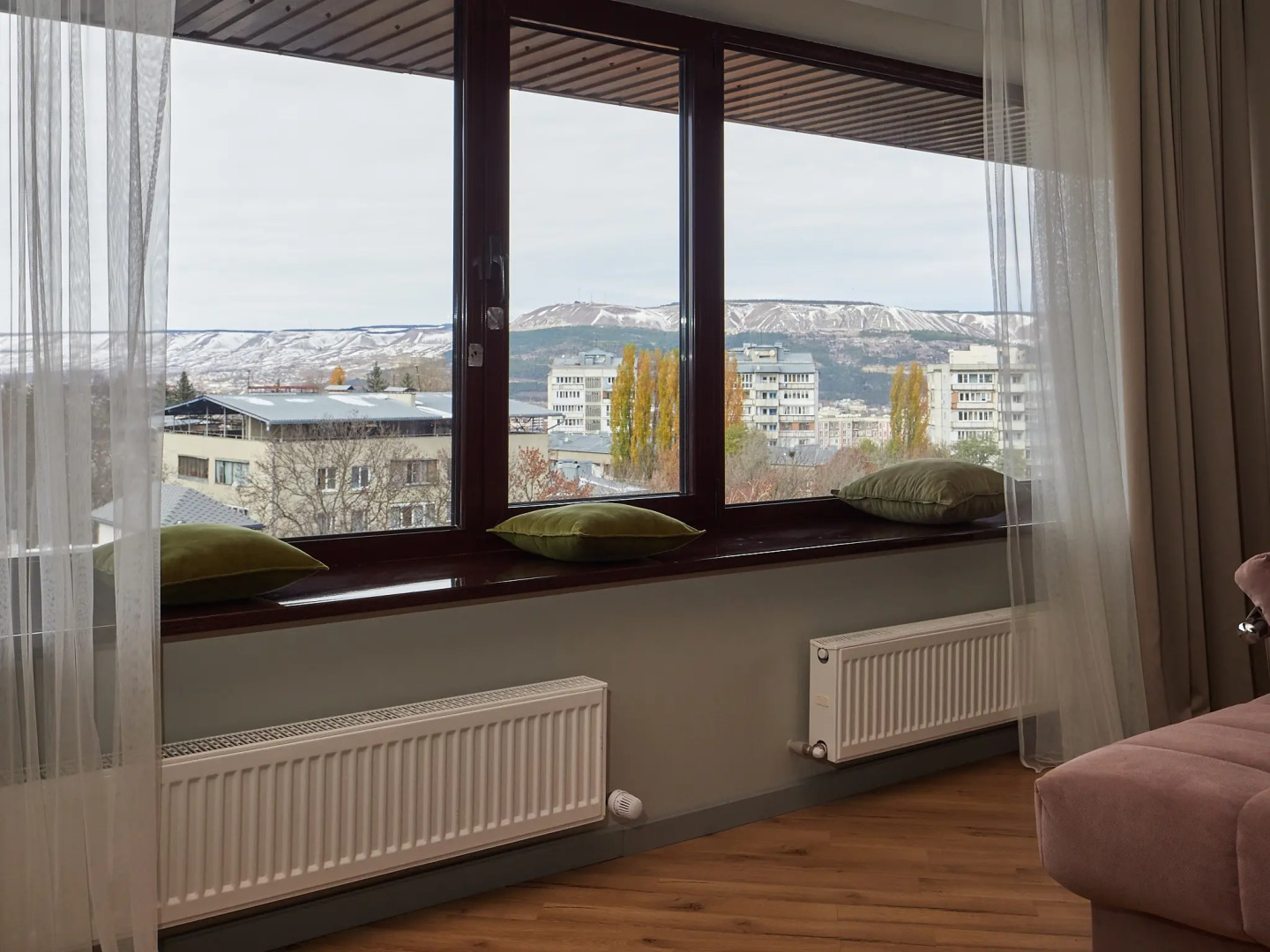 Апартаменты Миндаль Ирины Савельевой В центре у Каскадной лестницы и входа в Национальный парк