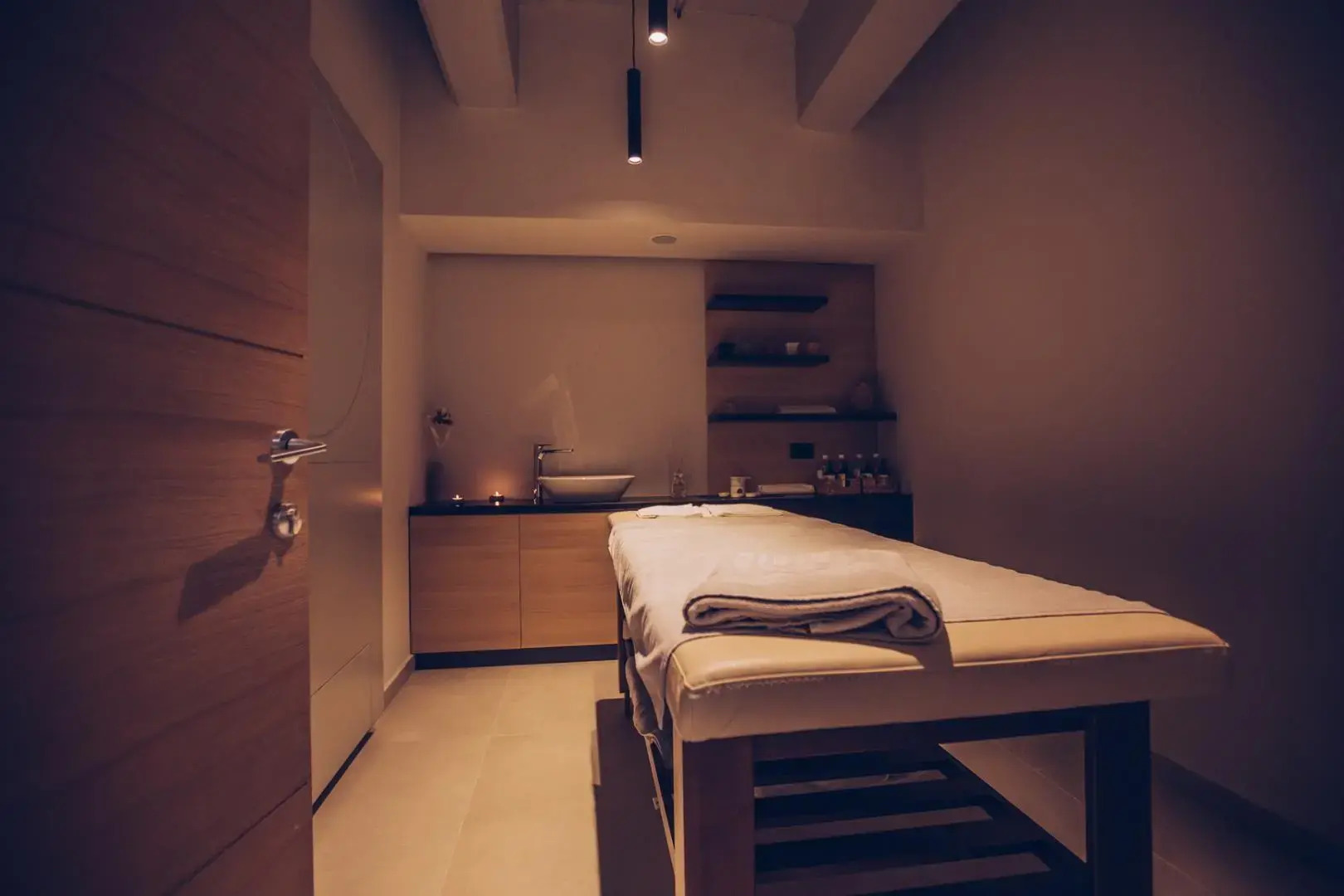 Отель Mona Plaza