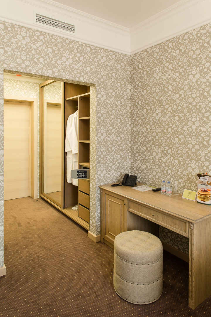 Отель Левада