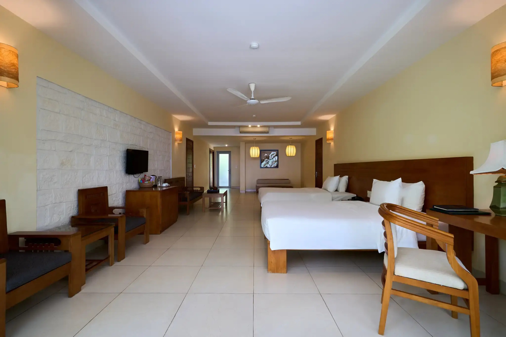 Курортный отель Lang Co Beach