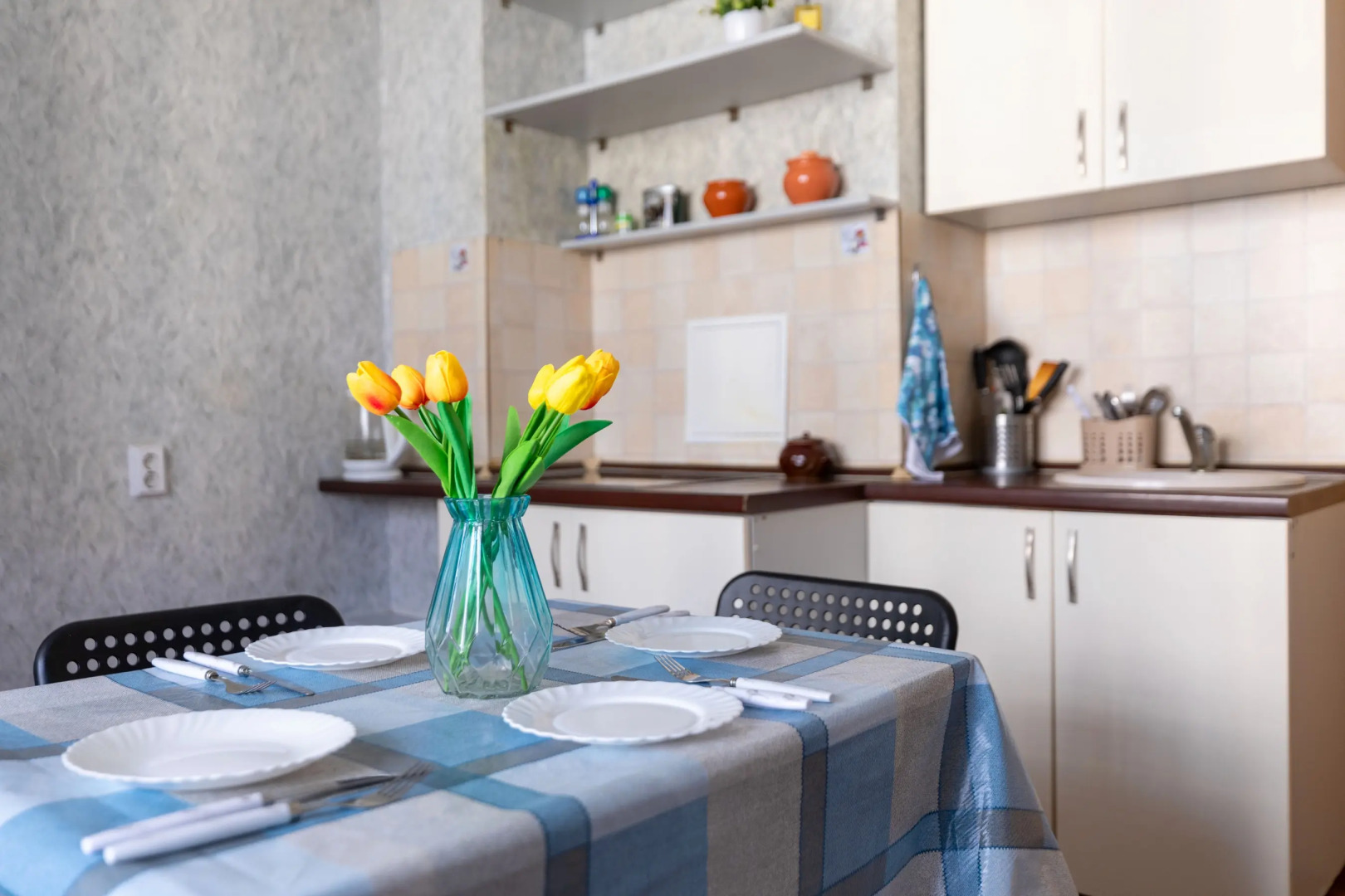 Апартаменты евро трёхкомнатные рядом с метро