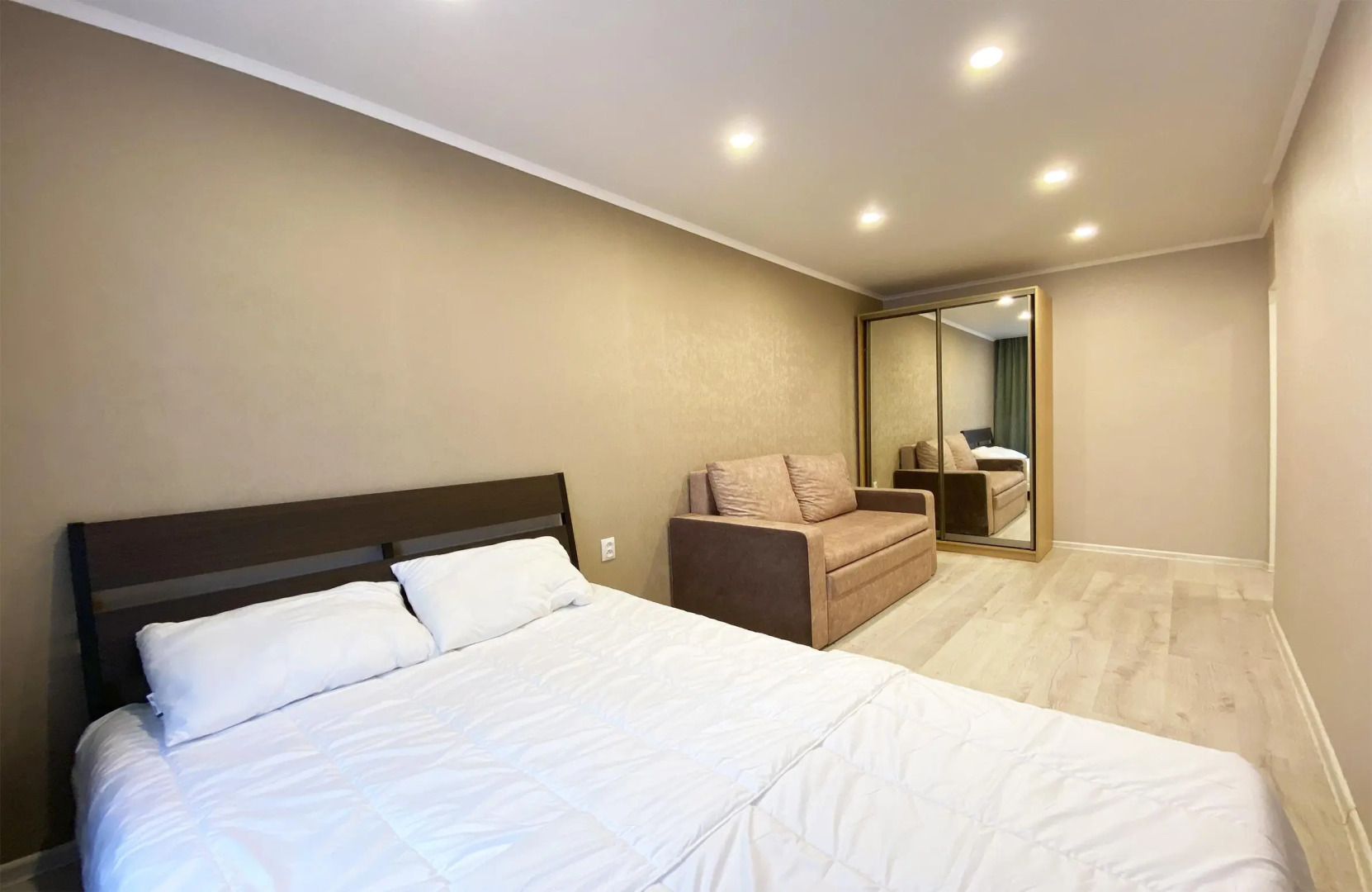 Апартаменты Добрые Сутки на Мухачева 133/2-49