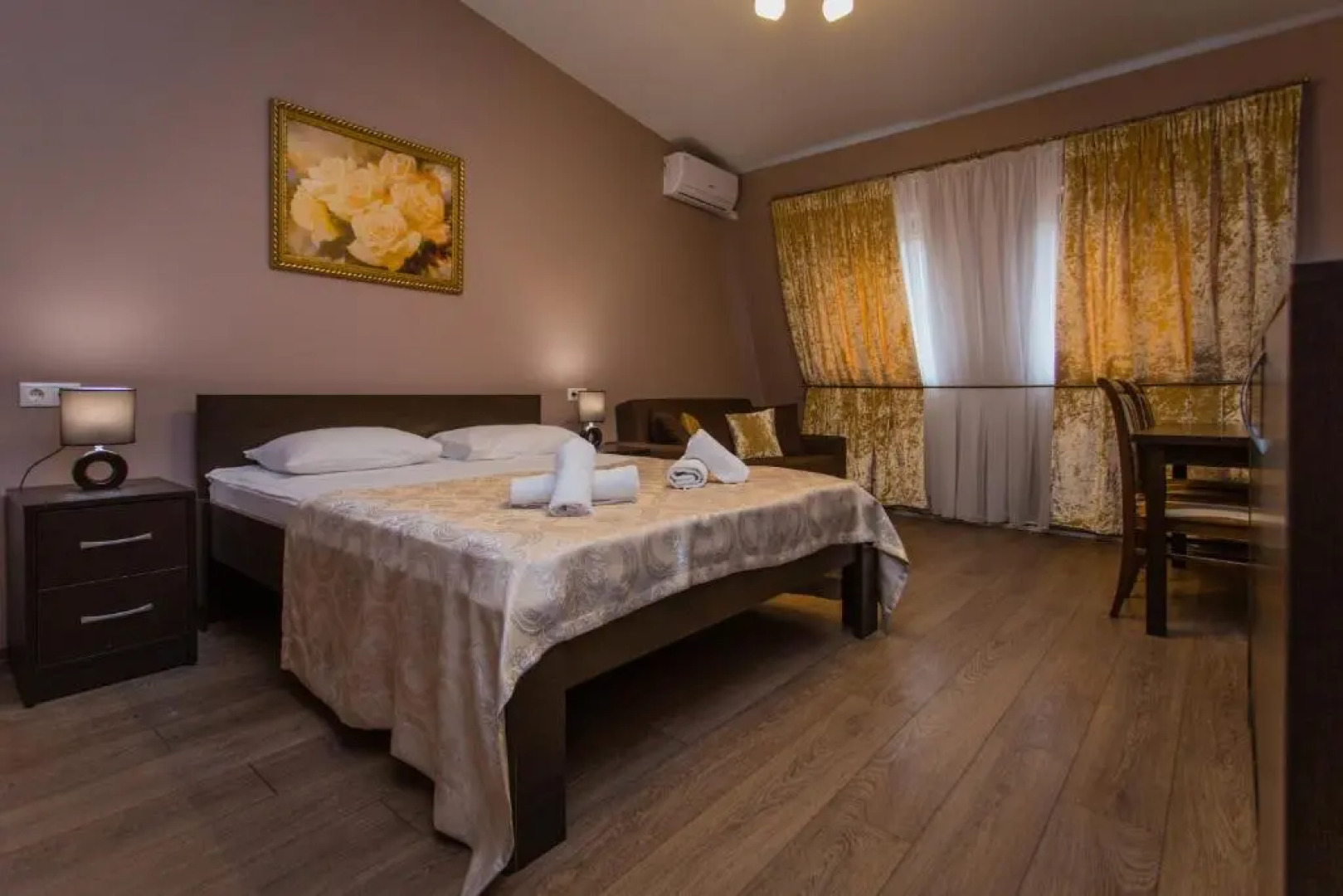 Отель Цветной 5