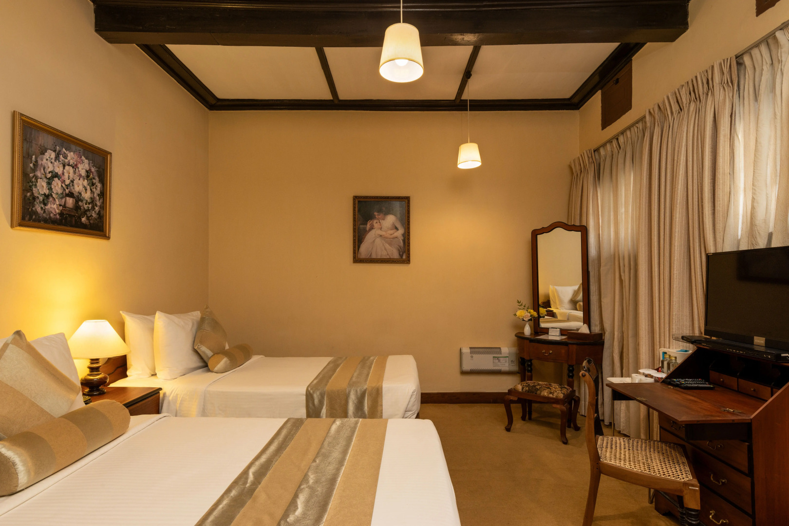 Отель The Hill Club