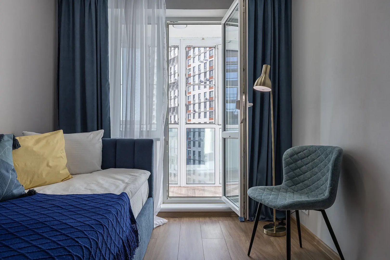 Апартаменты улучшенные, в центре города, с тремя спальнями