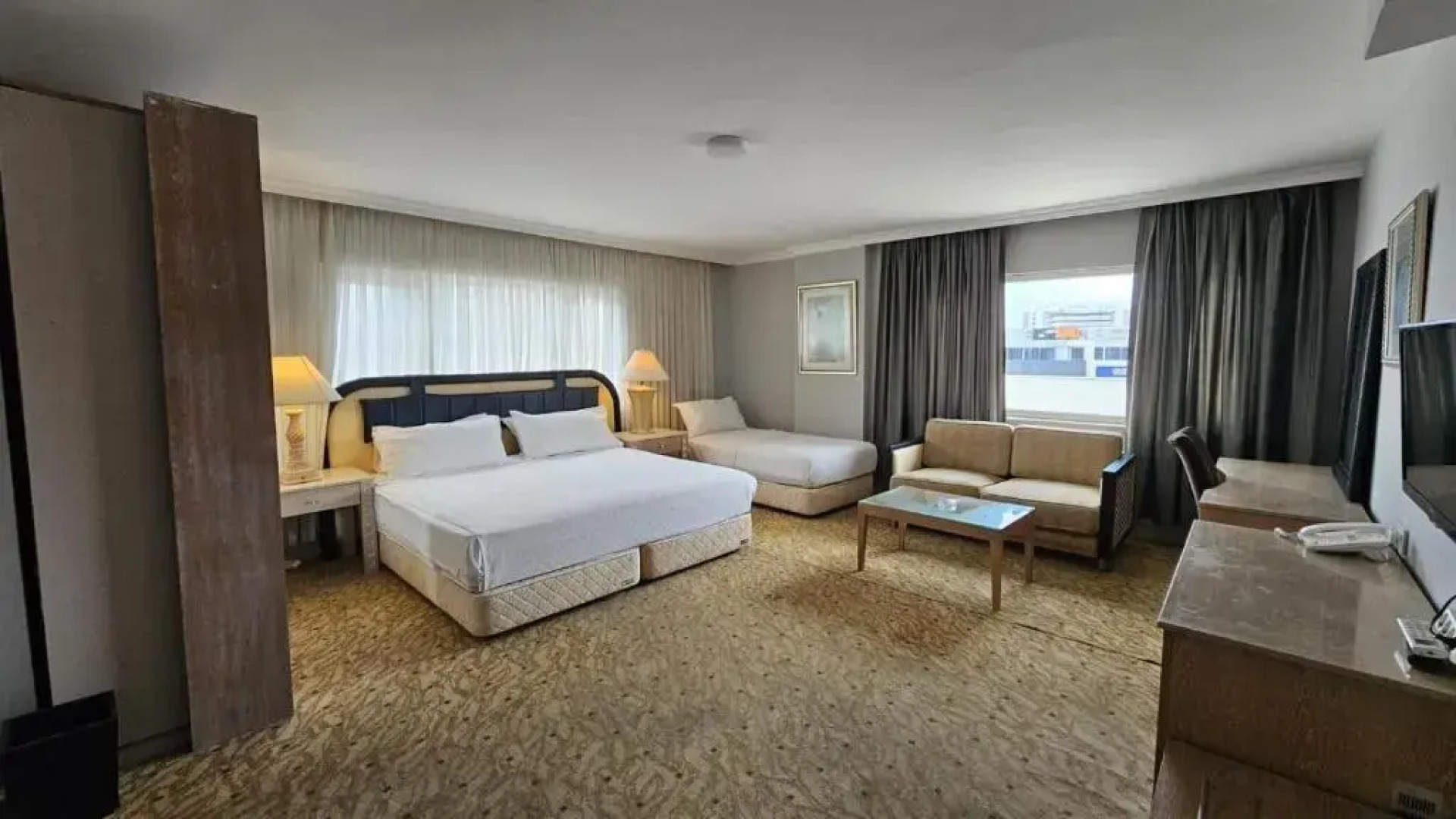 Отель Sever Suites