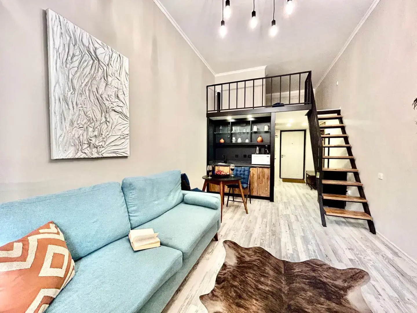 Апартаменты Двухуровневая студия Loft в центре города