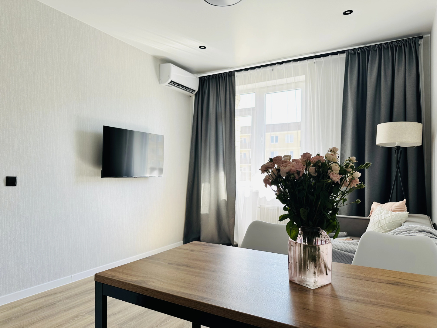 Апартаменты на Летчика Позднякова