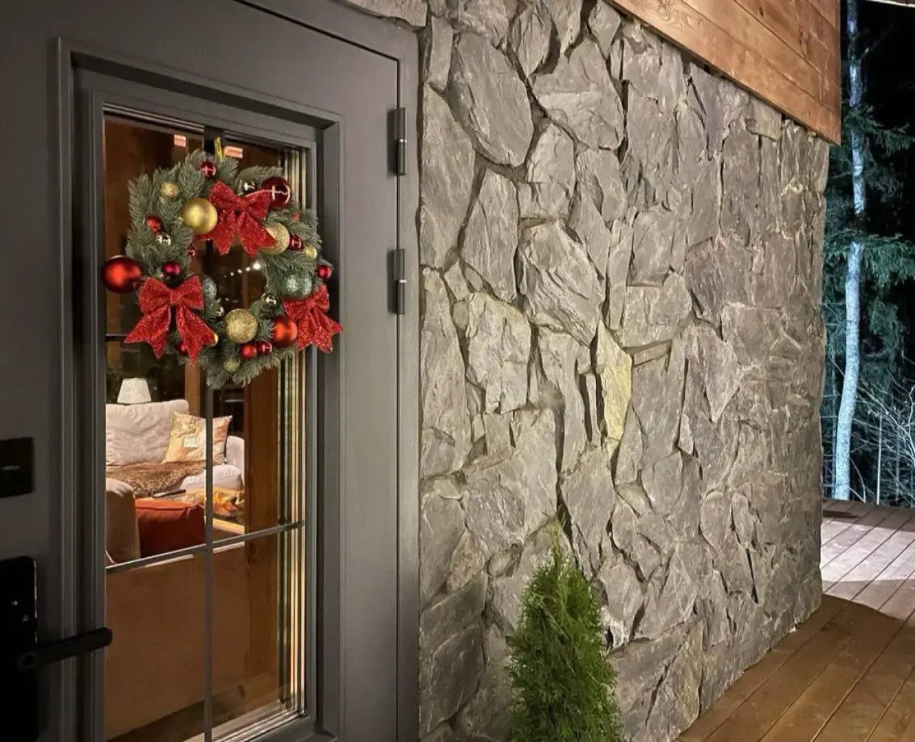 Шале с камином и джакузи в лесу