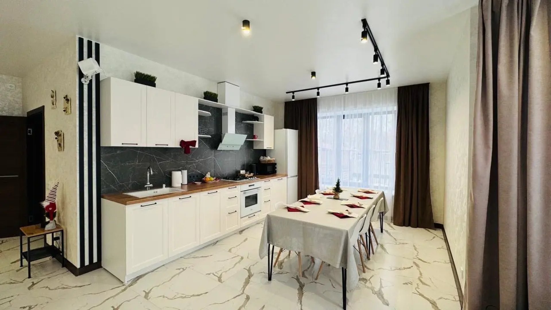 Гостевой дом LakeSide Big House