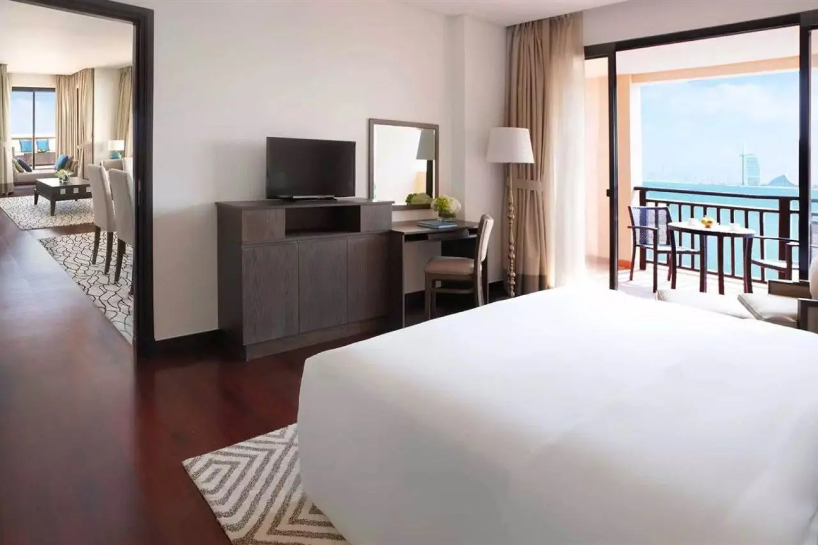 Курортный отель Anantara The Palm Dubai Resort