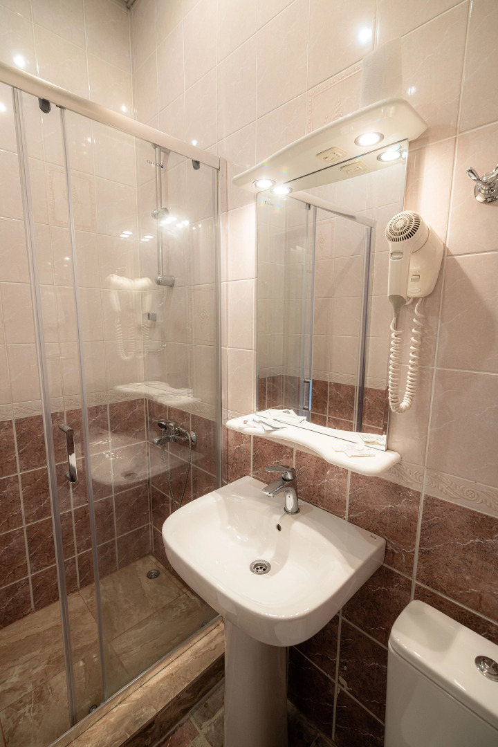 Отель Ист-Вест