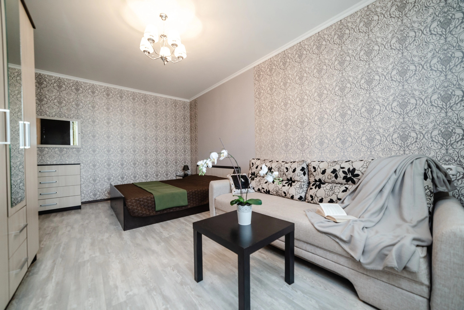 Апартаменты у метро с видом на писательский городок