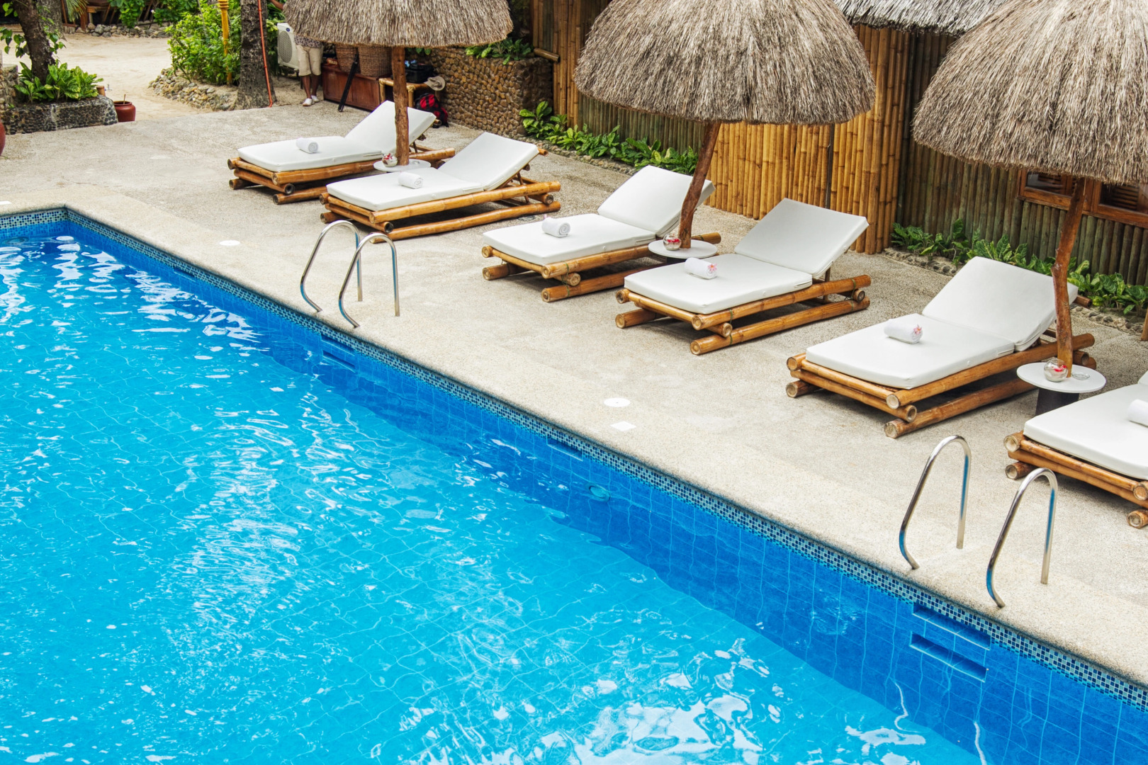 Отель Fridays Boracay Beach Resort