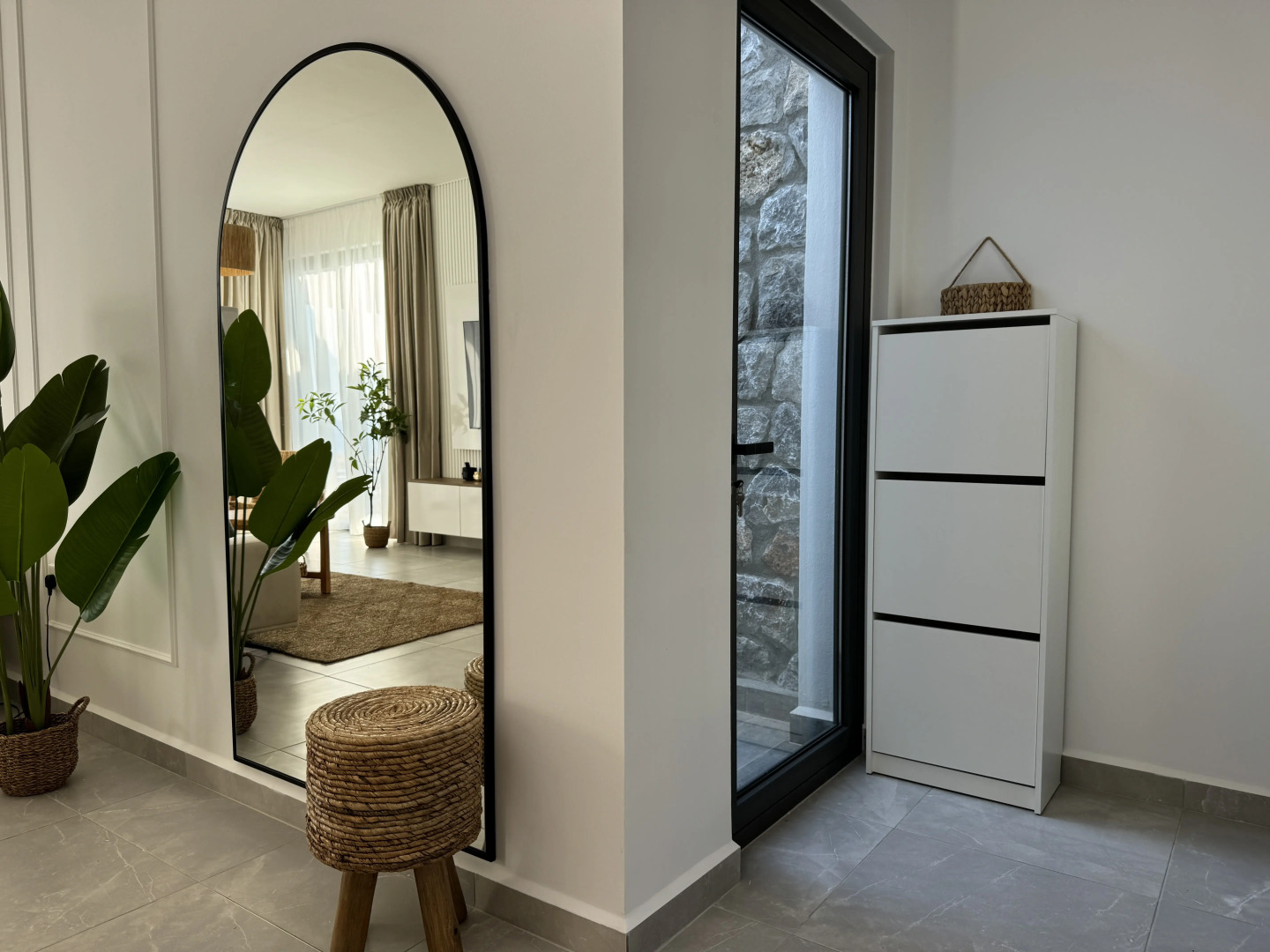 Бунгало Современное бунгало на берегу Средиземного моря