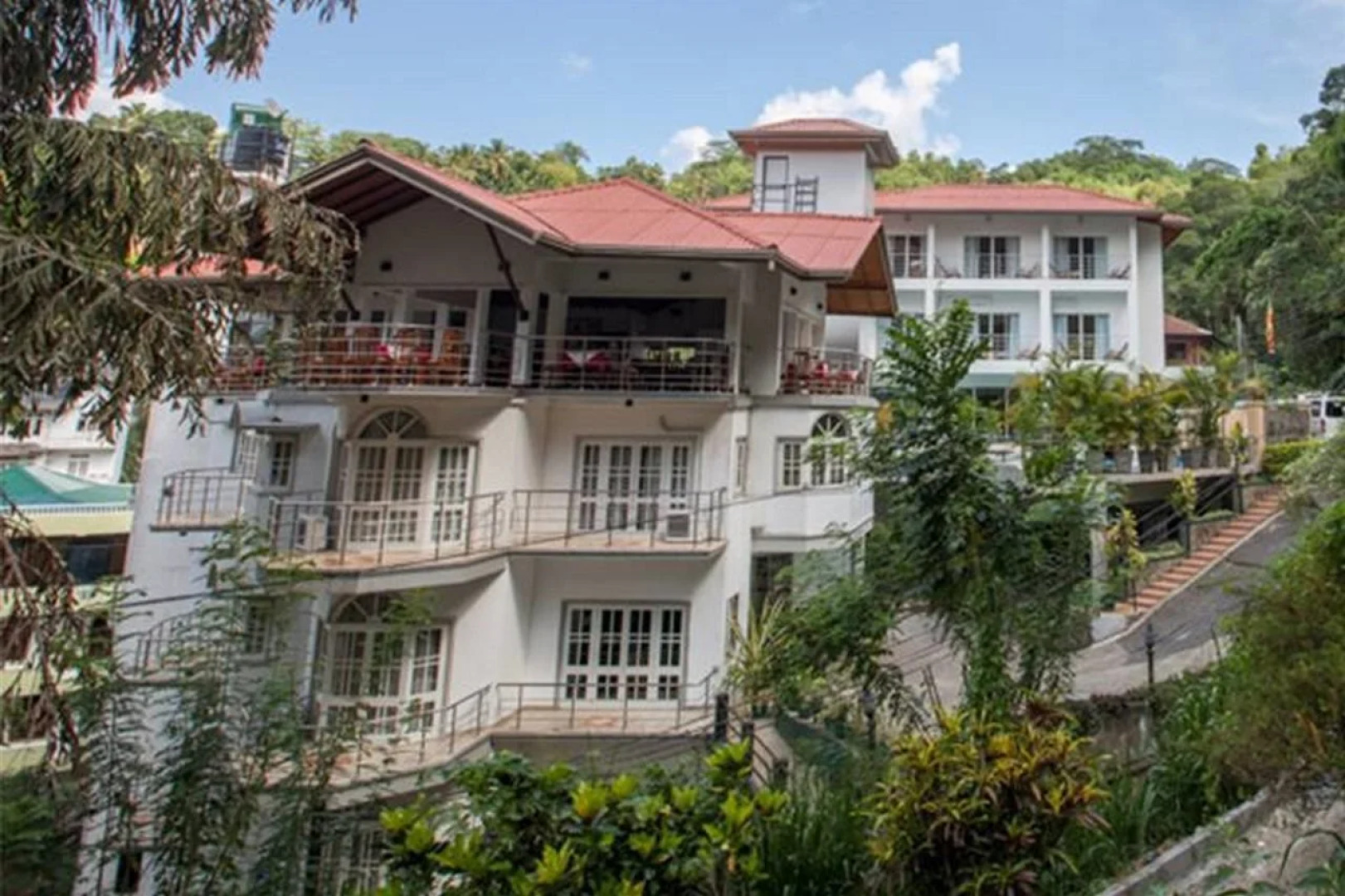 Отель Senani Hotel