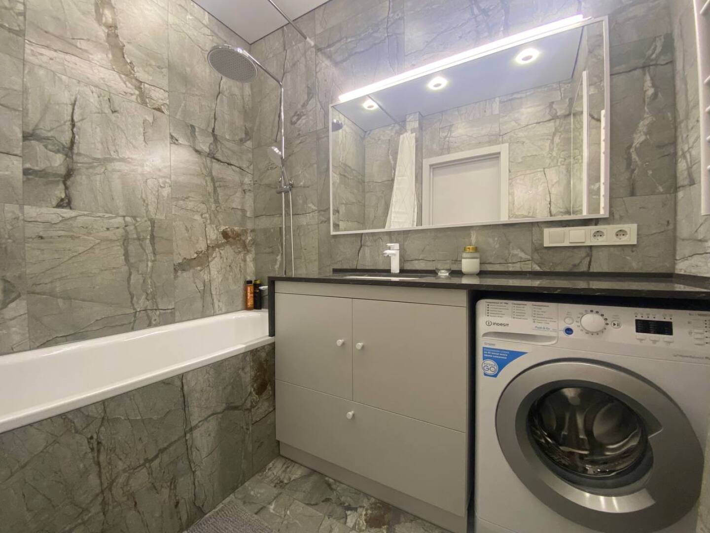 Апартаменты 2-комнатные HomeApart П. Мстиславца, 12