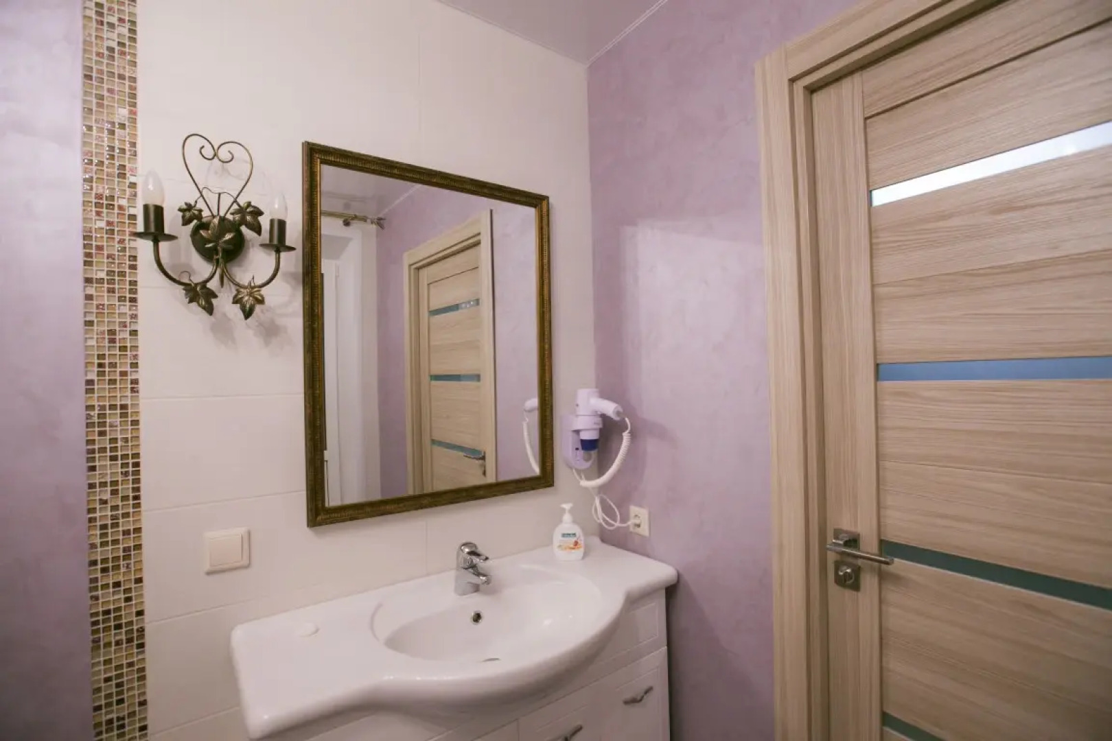 Апартаменты Золотой Шар на 70 лет Октября 2