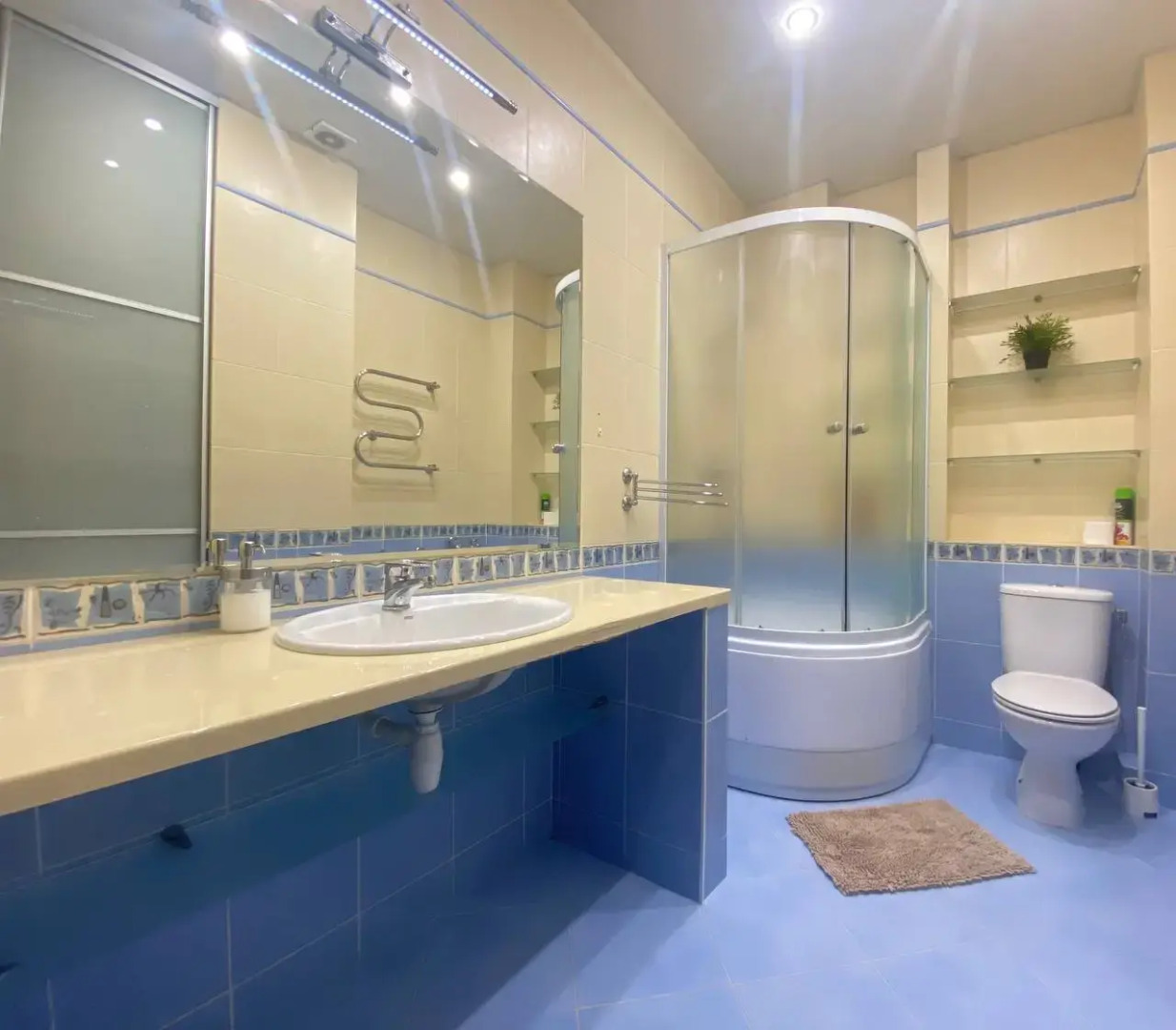 Апартаменты 3-комнатные HomeApart К.Маркса, 25