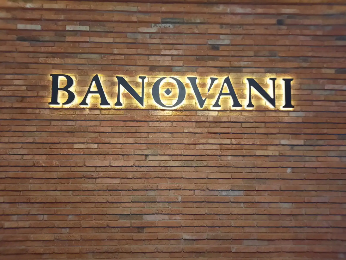 Отель Banovani