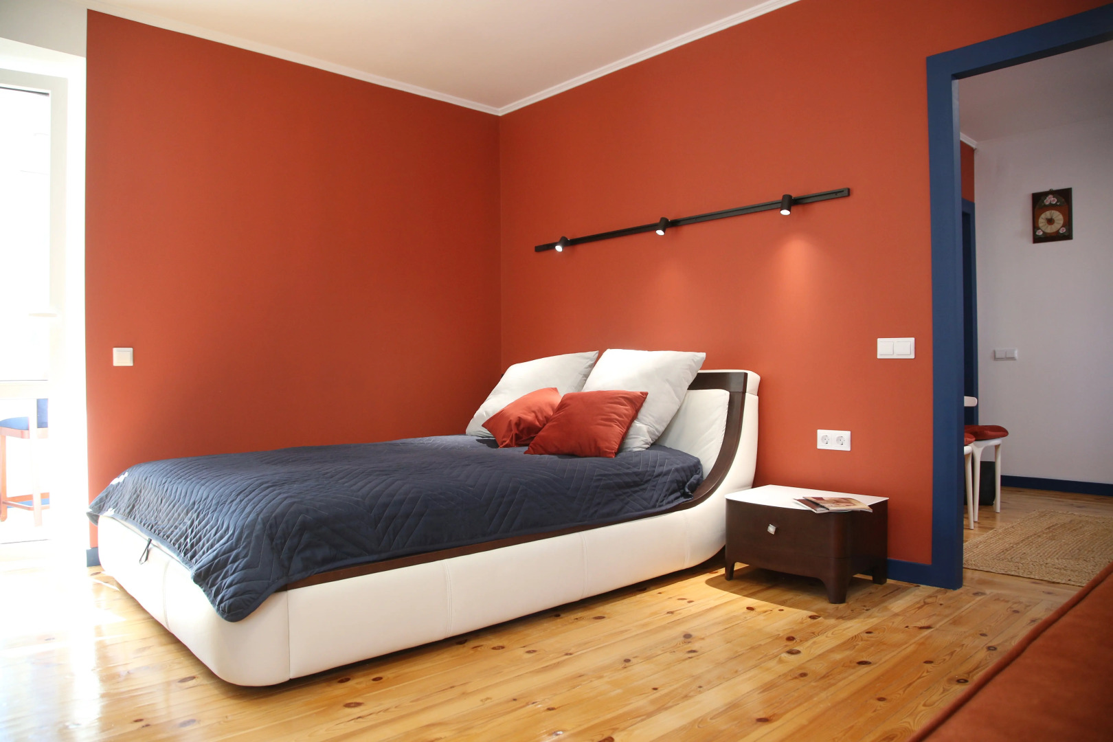 Апартаменты Айвазовский - оранжевое настроение и пол из натуральной сосны в самом центре Калининграда