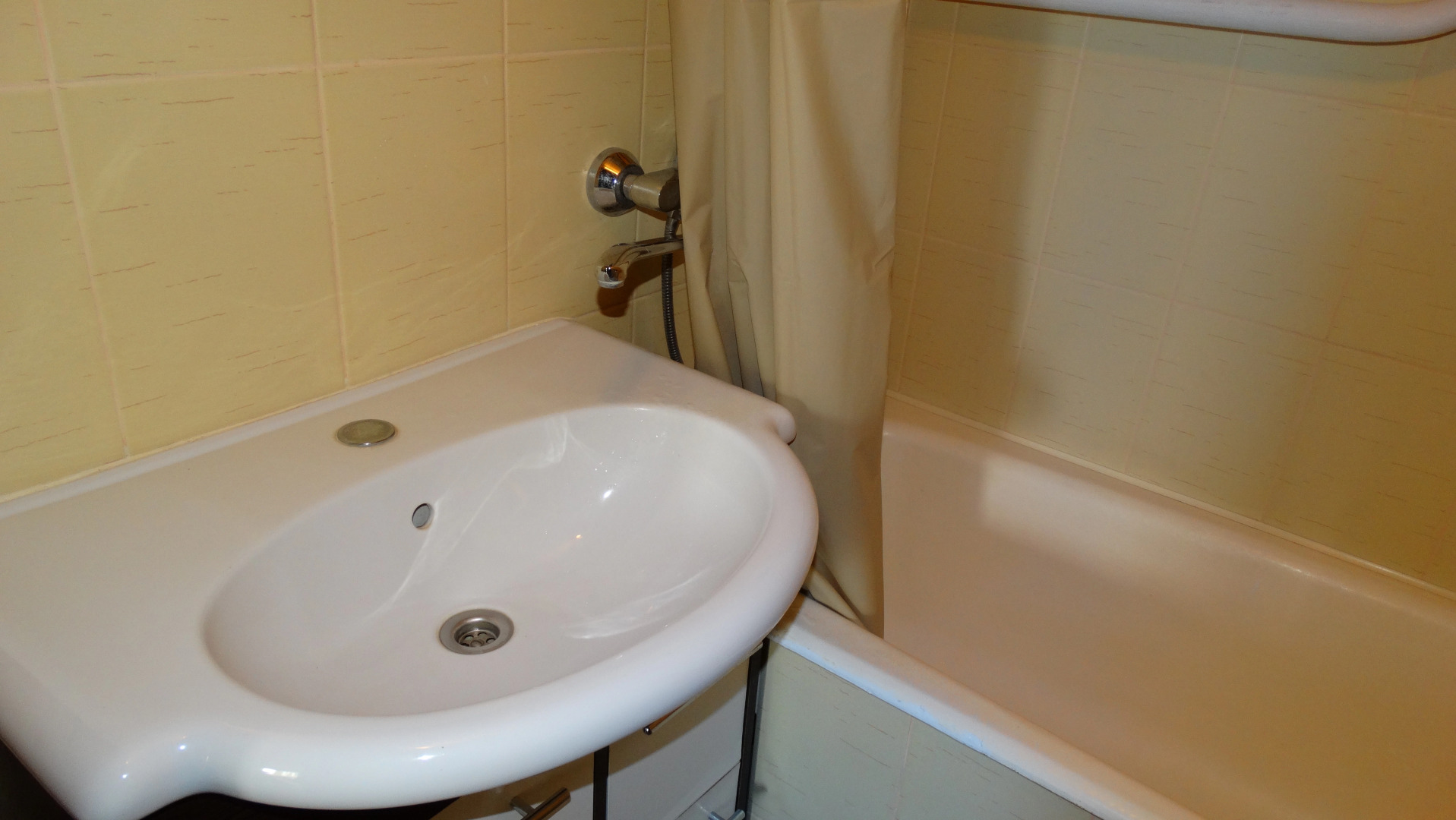 Апартаменты Holiday and Travel