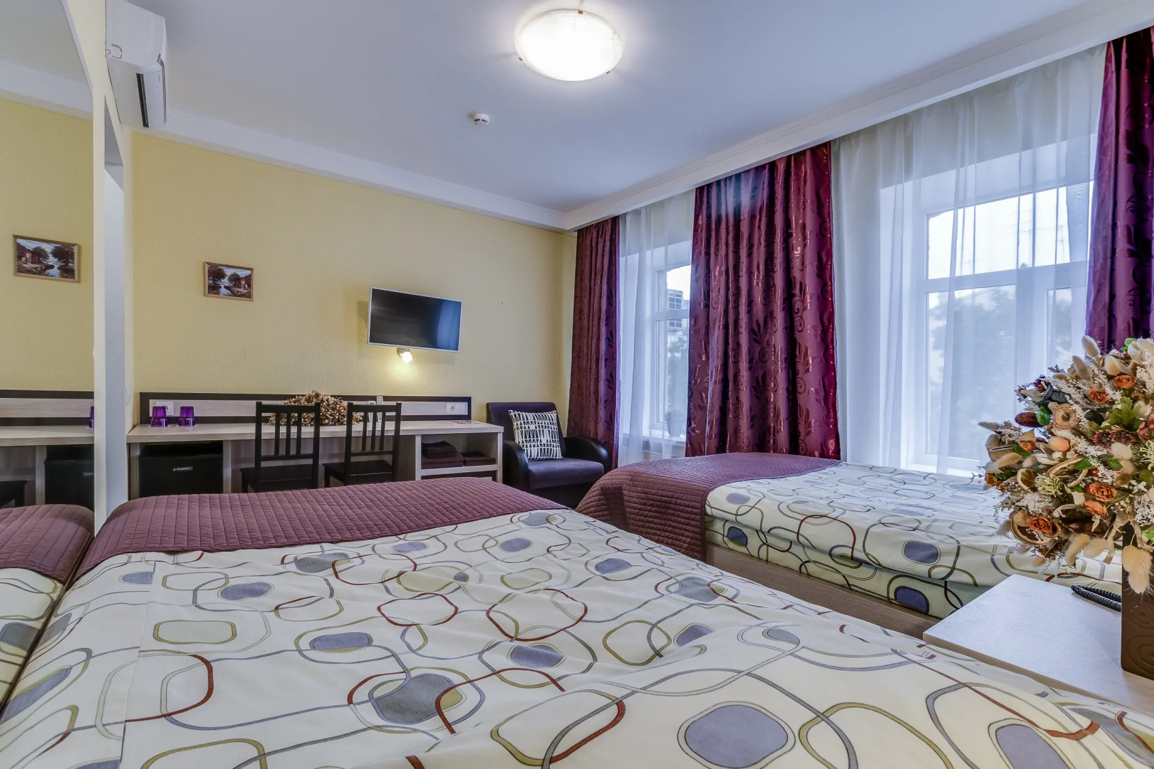 Отель Велес