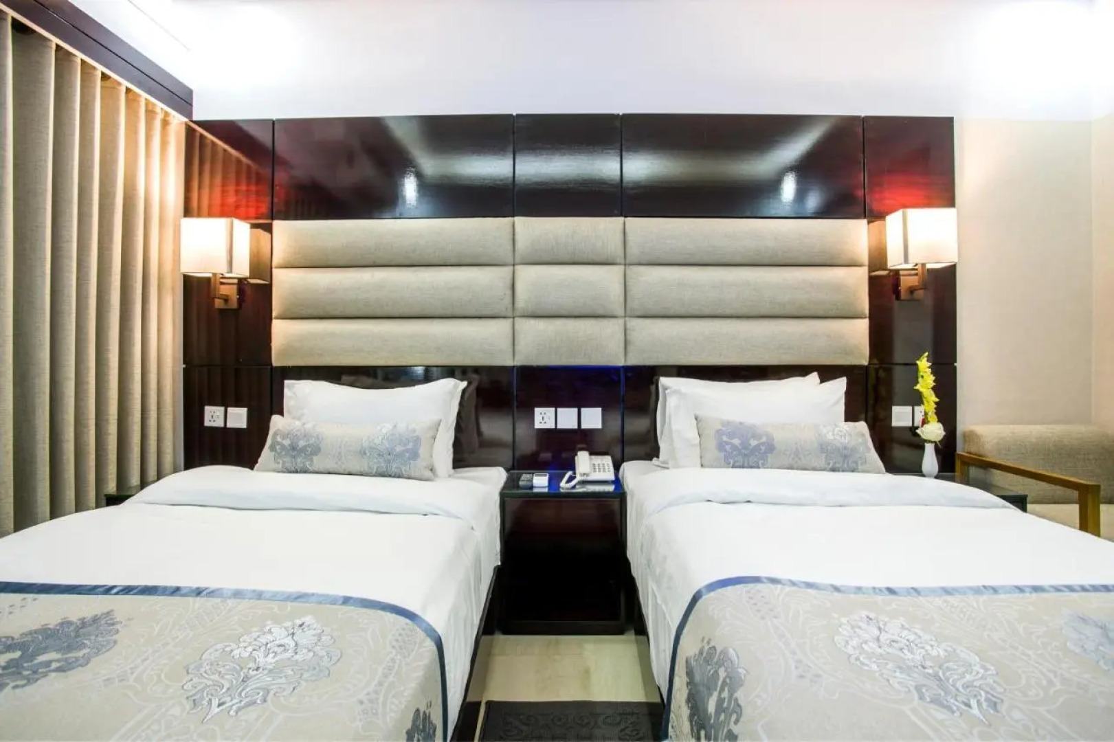 Отель White Palace