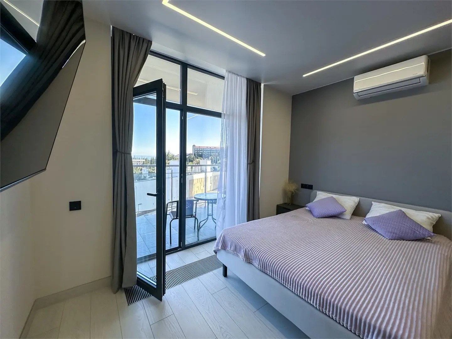 Апартаменты LS-Hi-Tech Emotion с видом на море со 2 этажа