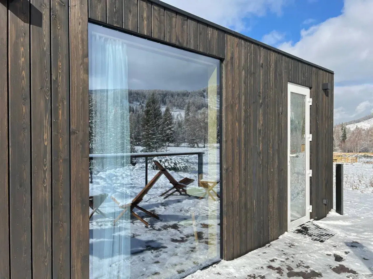 Частный дом Mодульный дом Cны Алтaя с пaнopaмным видом на тaйгу и гopу Cpлык