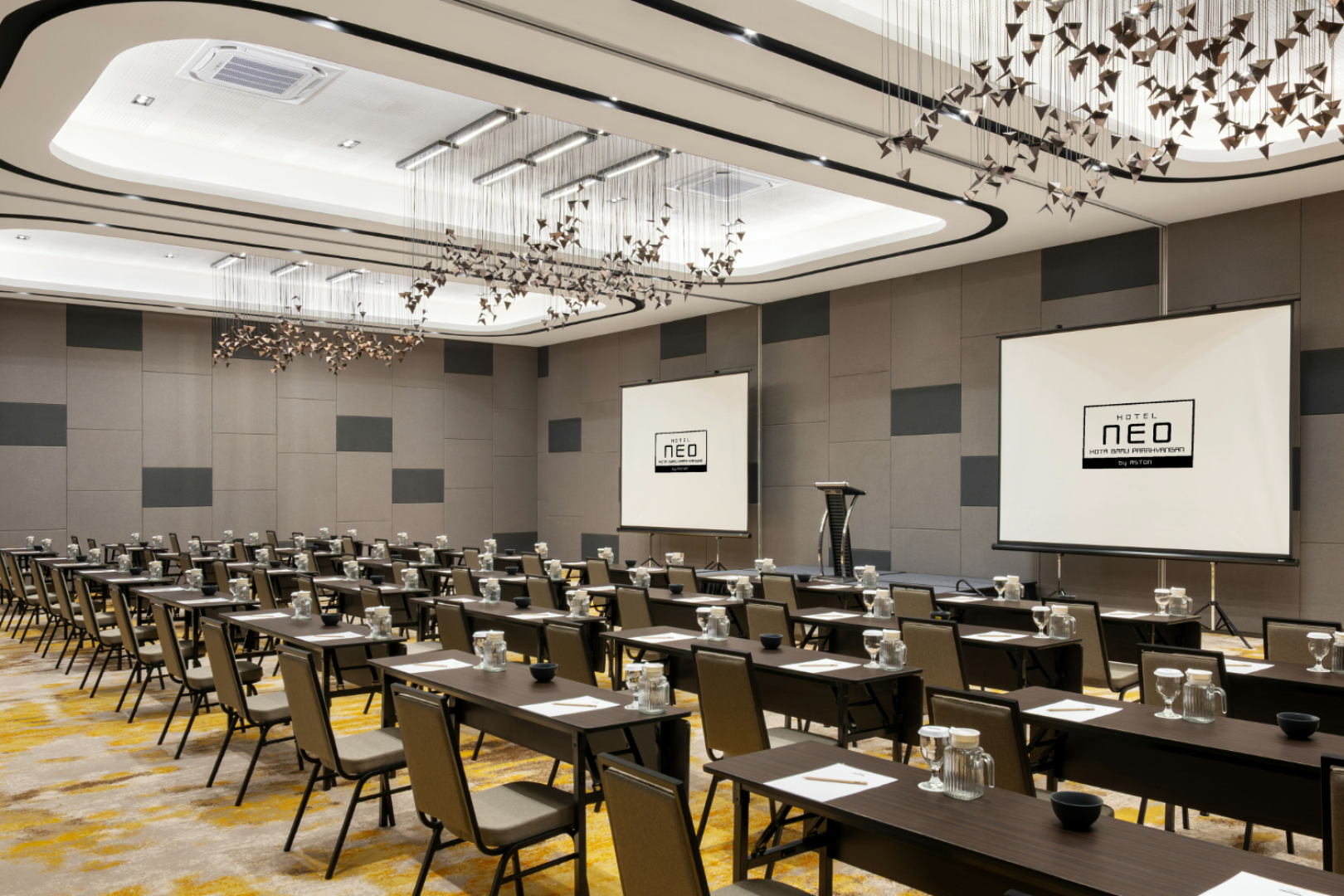 Отель Neo Kota Baru Parahyangan