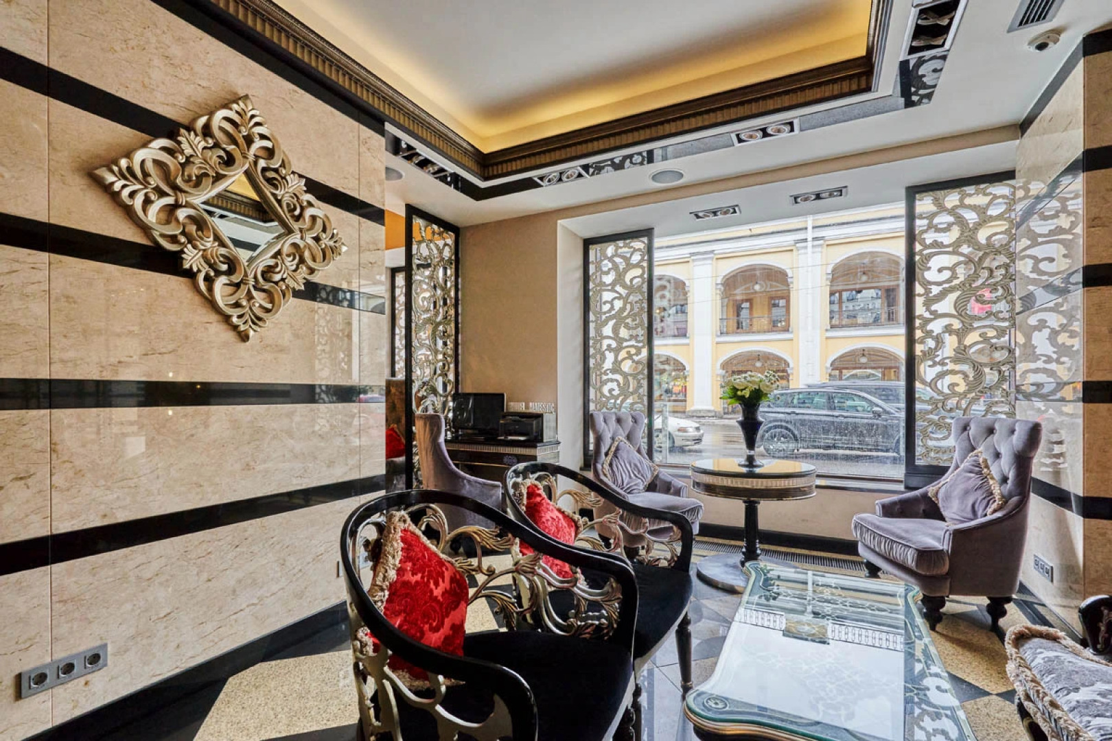 Маджестик Бутик Отель Делюкс