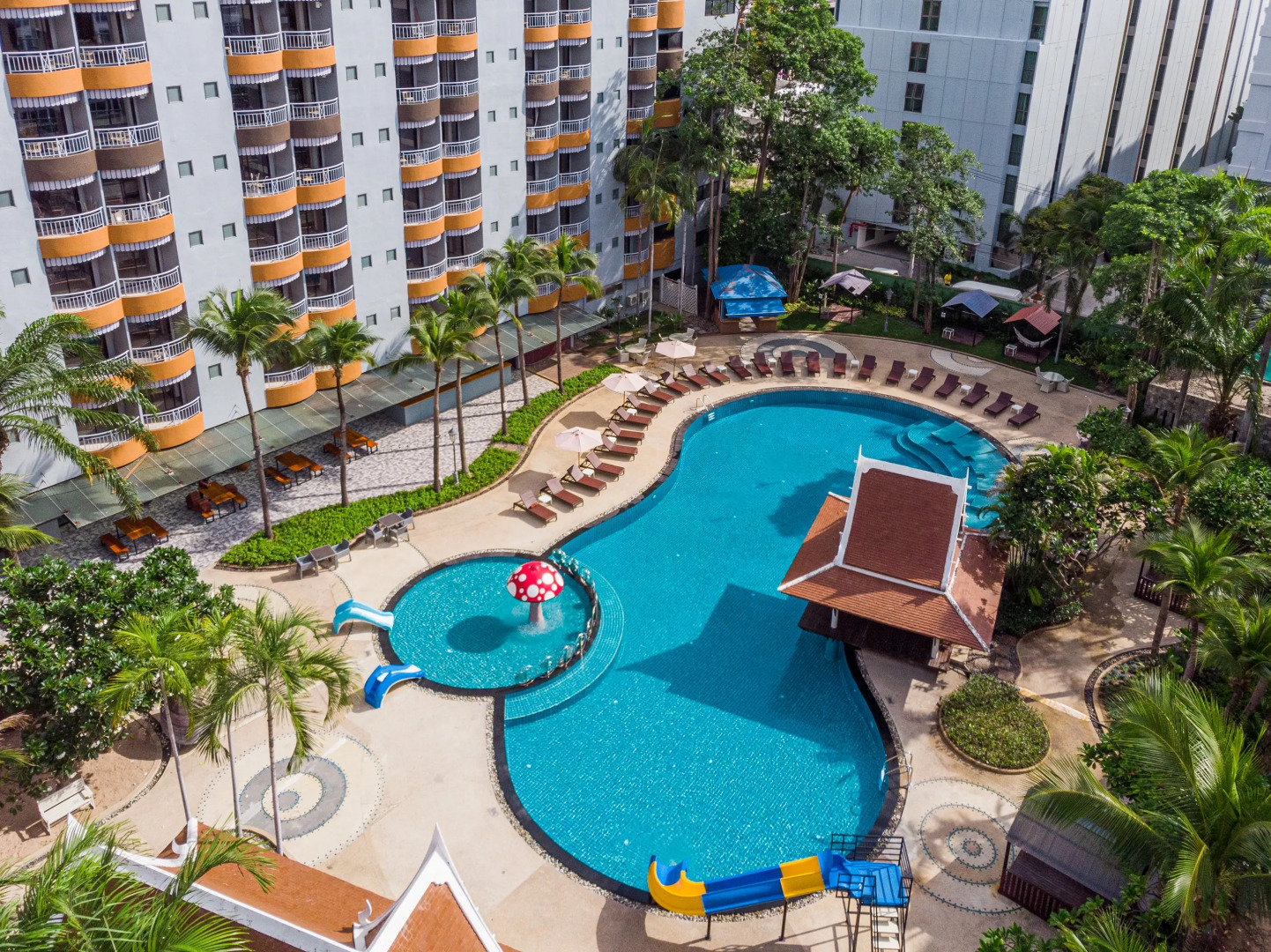 Отель Heeton Concept Pattaya by Compass Hospitality