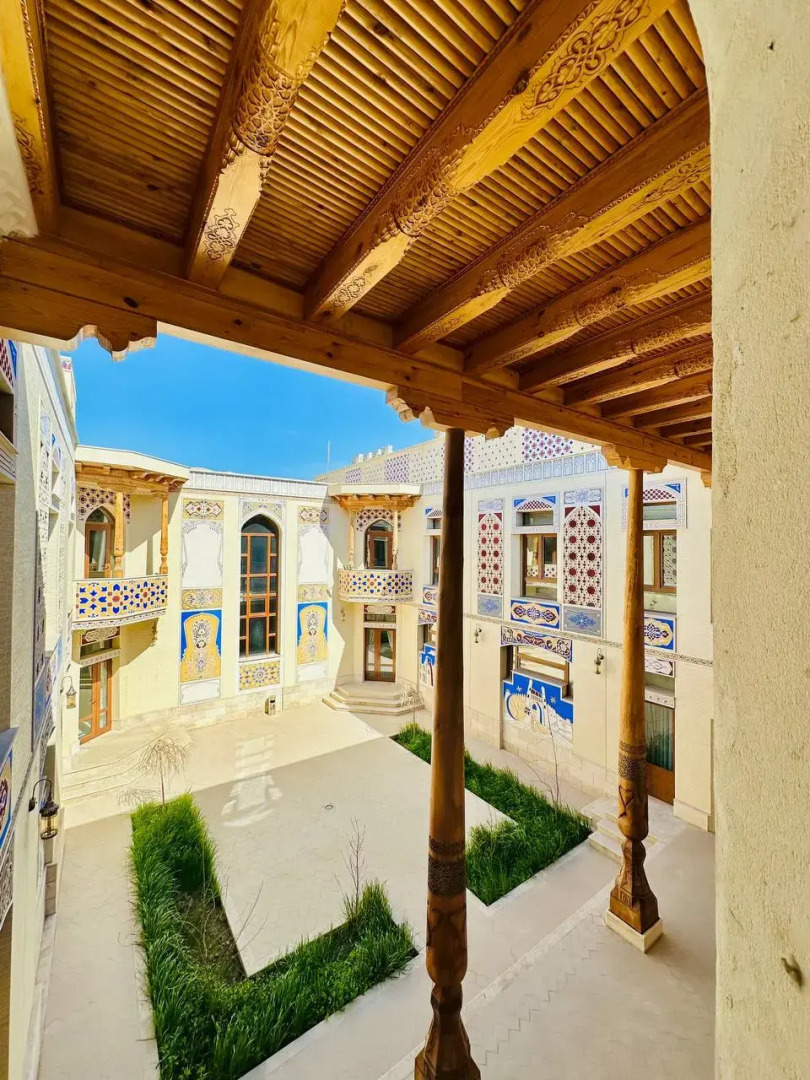 Отель Ayvan Plaza