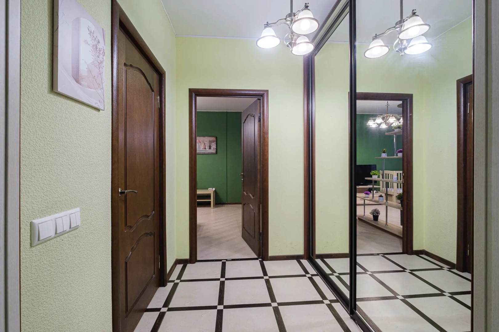 Апартаменты Две Спальни и Гостиная у Московского Вокзала для 8 Гостей