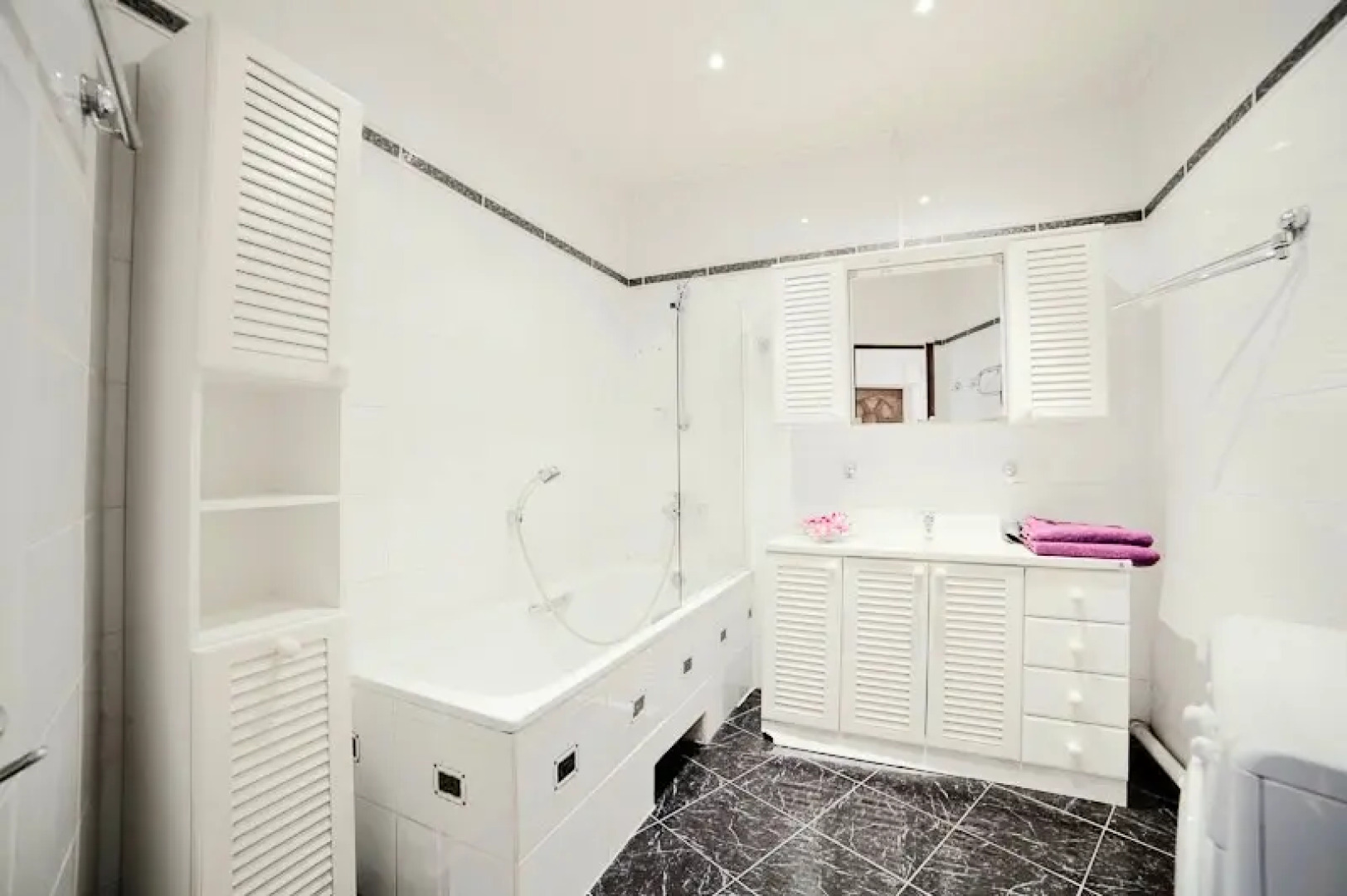 Апартаменты в центре 4-х комнатные на Свердлова 22 рядом с вокзалом