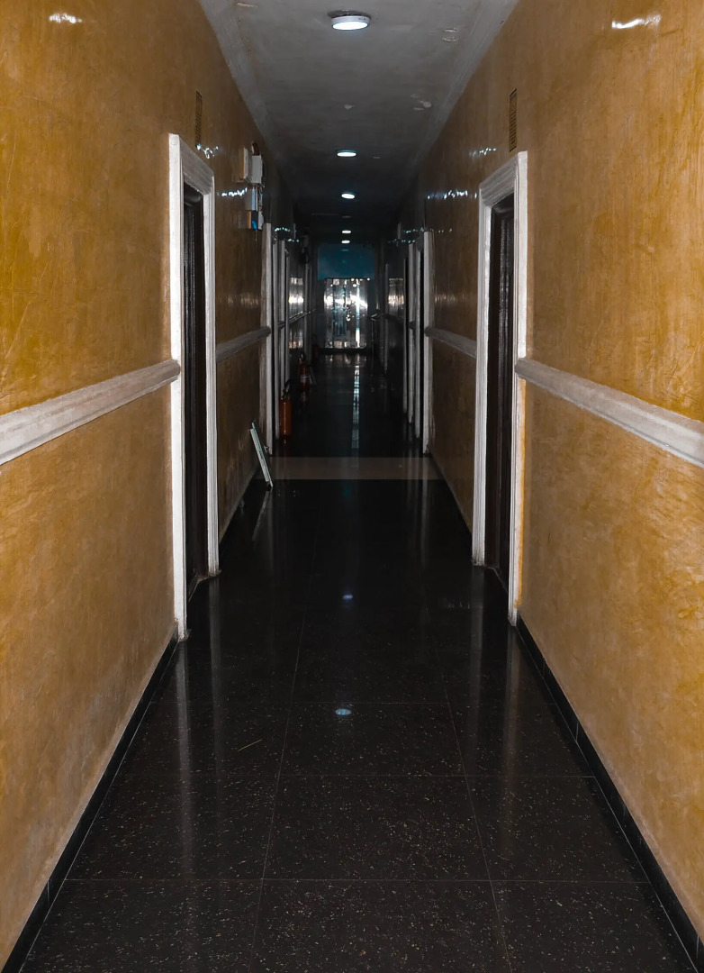 Отель LAKE SIDE HOTEL WARRI