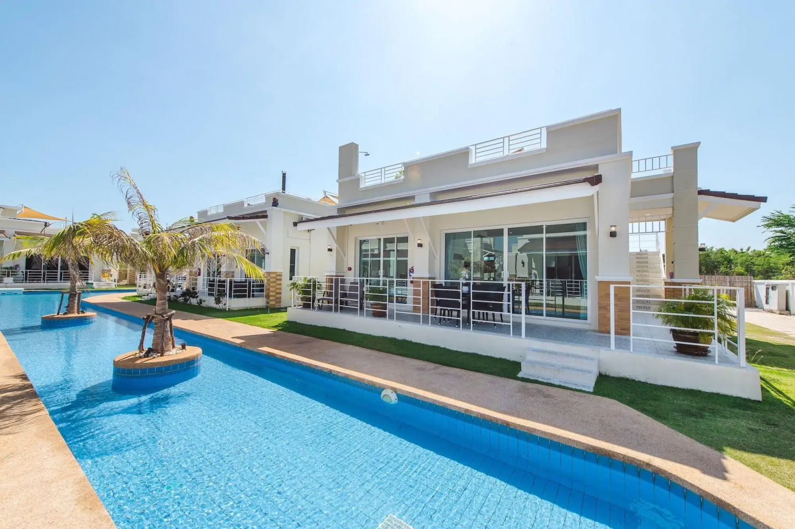 Отель The Oriental Beach Pearl
