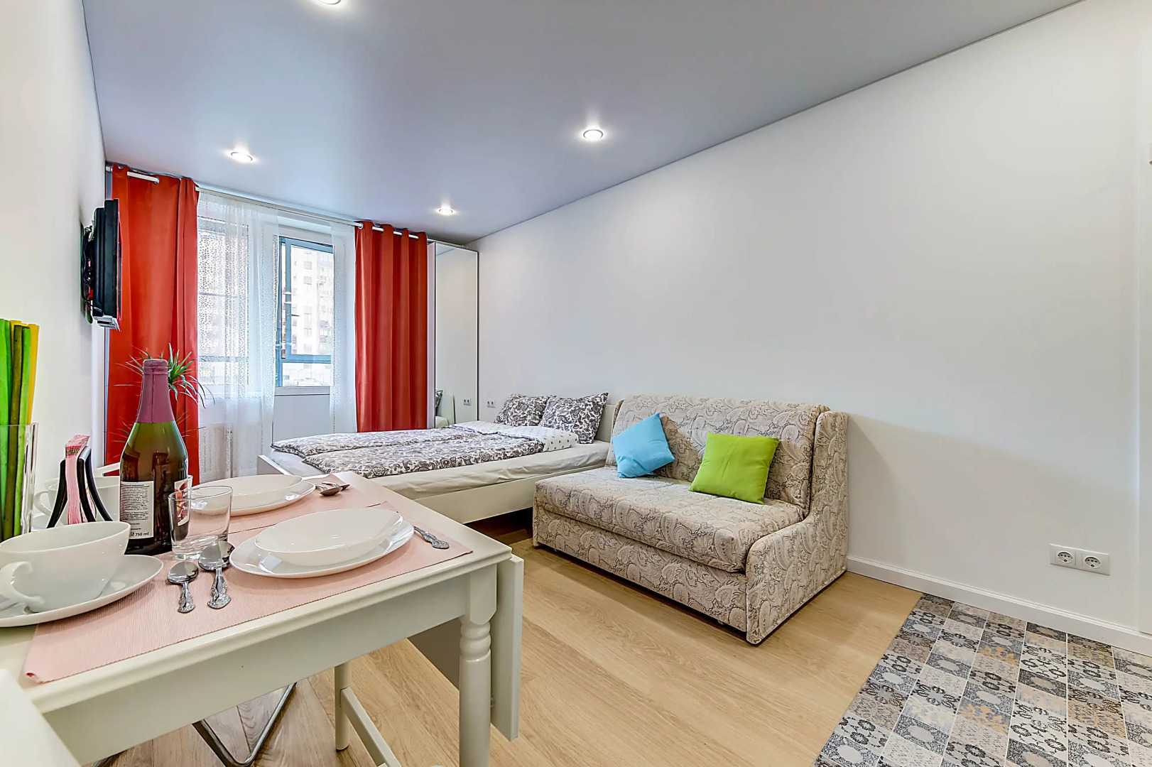 Квартира Red Curtains Studio