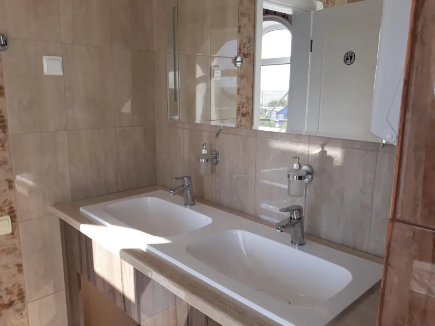 Отель Добриан