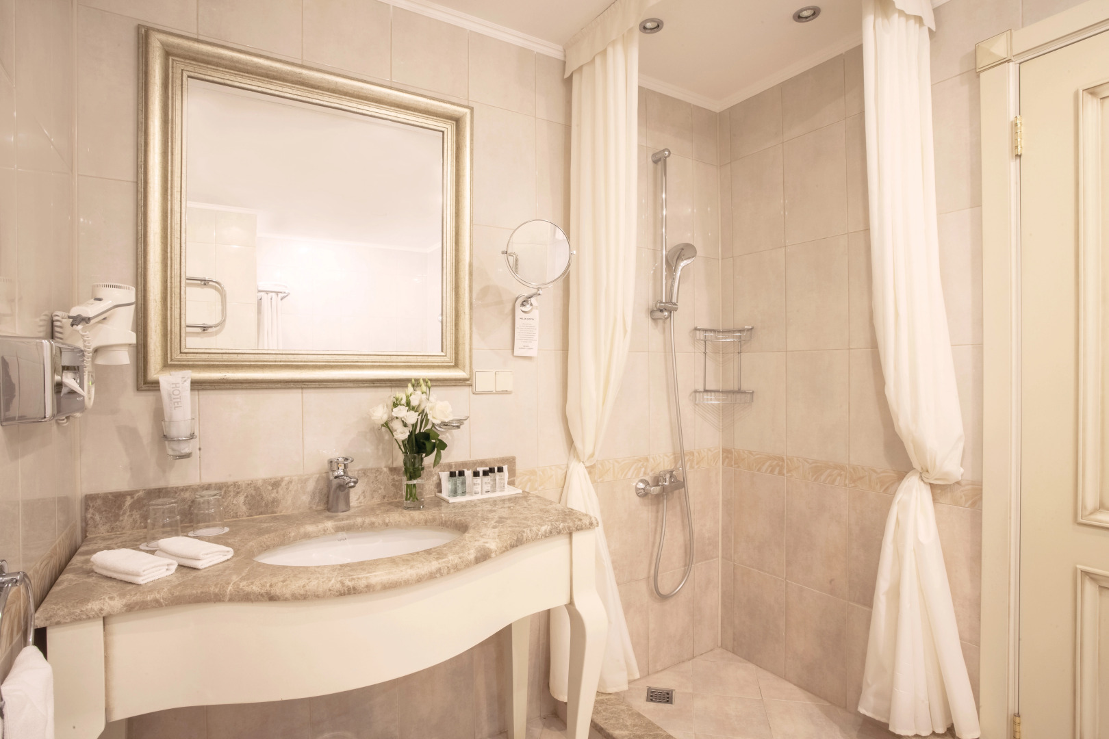 Отель Милан