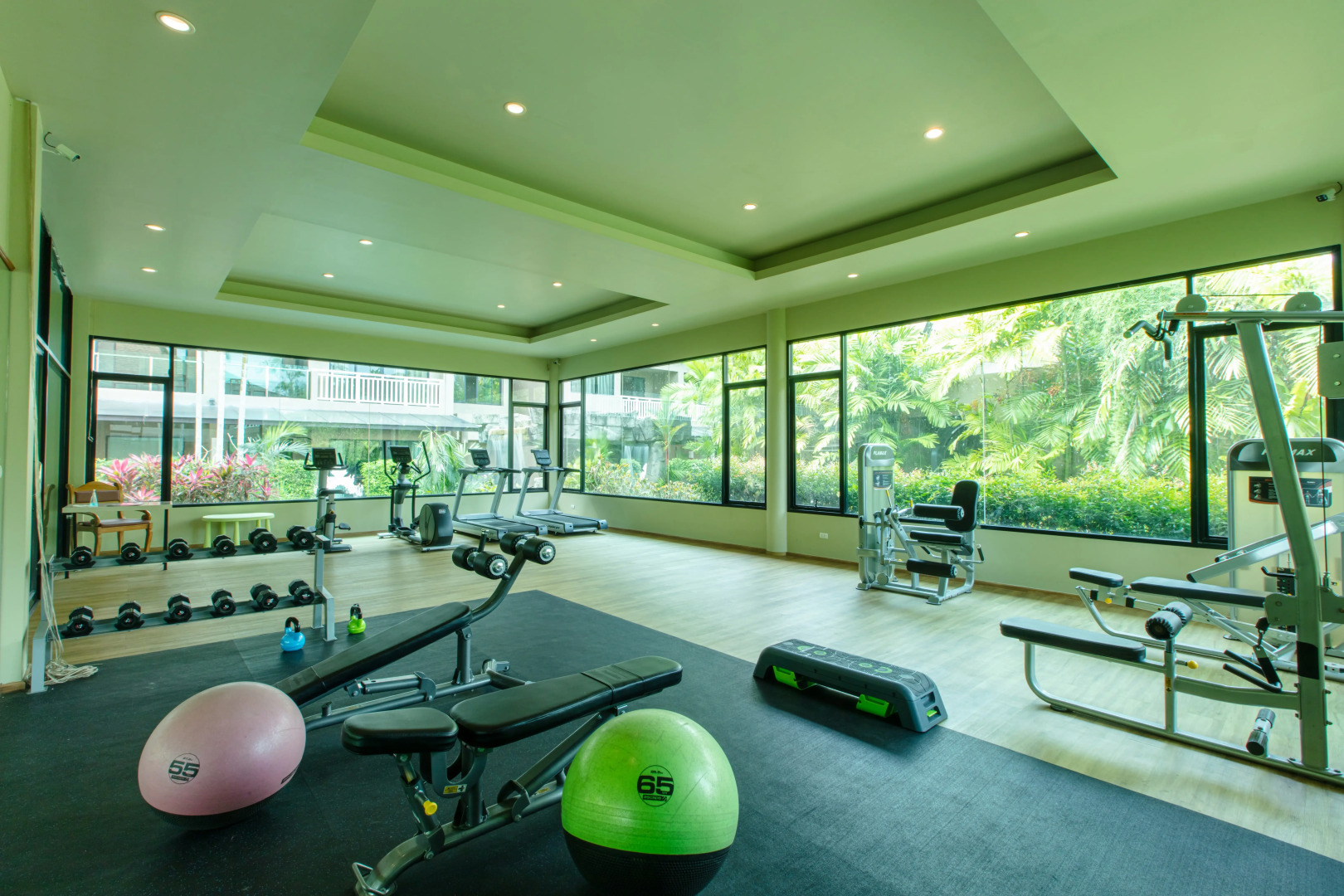 Курортный отель Maikhao Palm Beach