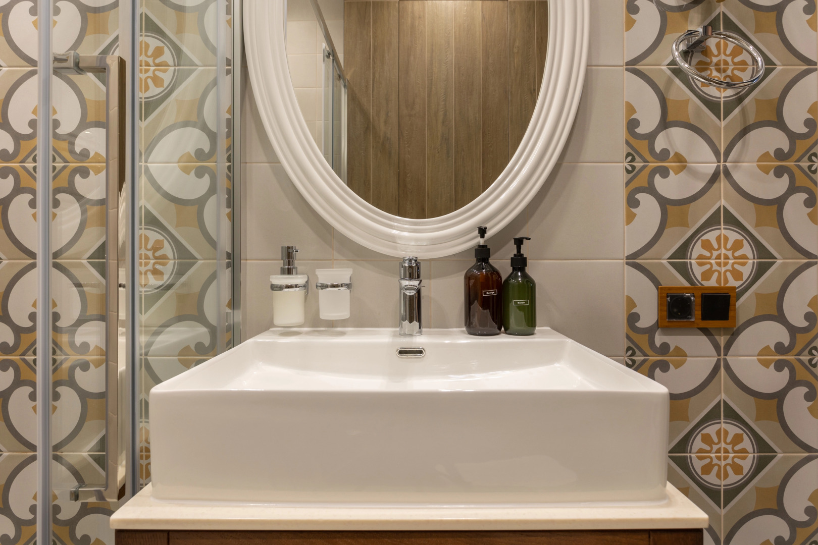 Отель Leon Estate