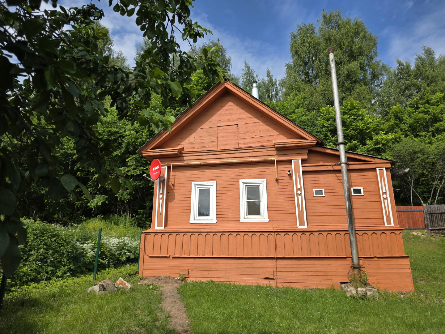 Частный дом У холма