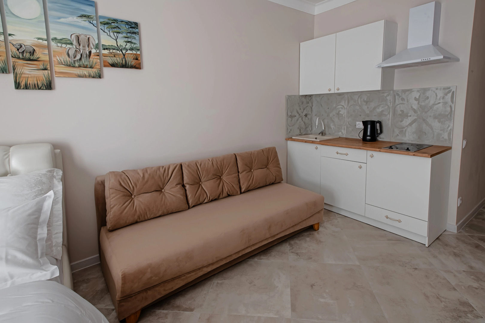 Апартаменты Студия у Станции Метро Грушевка