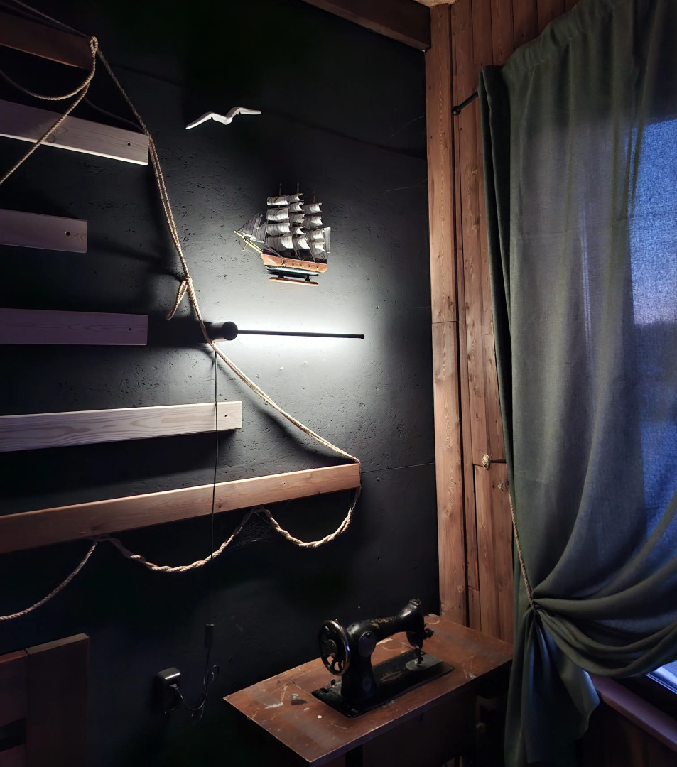 Гостевой Дом с кораблем на берегу реки