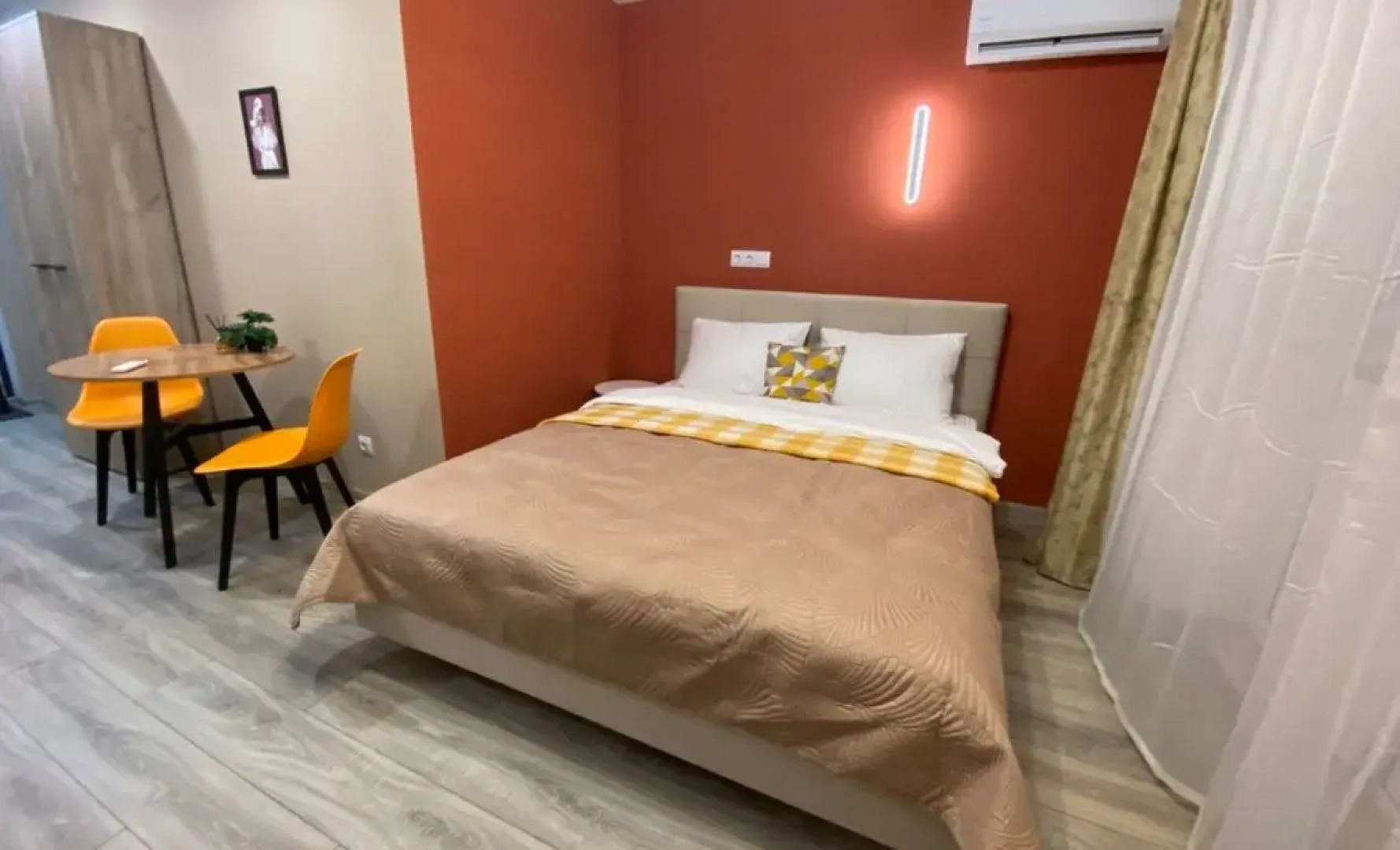 Апартаменты Эль Апарт на Содружества 66/110