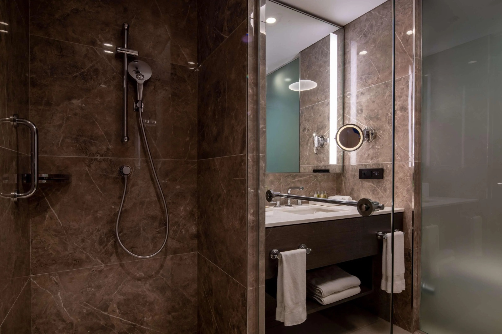 Отель Centro Westside by Rotana