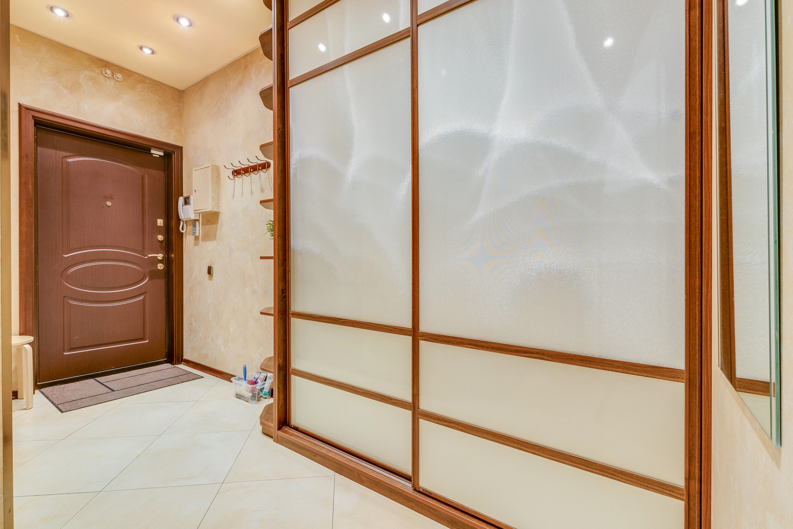 Апартаменты с камином на Варшавской 23